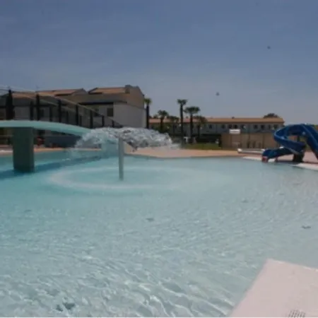 A Beautiful In A Quiet Area With Pool Διαμέρισμα Μπιμπιόνε