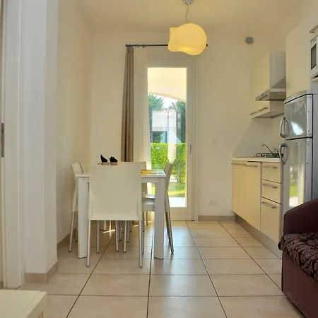 A Beautiful In A Quiet Area With Pool * Μπιμπιόνε