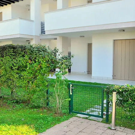 A Beautiful In A Quiet Area With Pool Διαμέρισμα Μπιμπιόνε