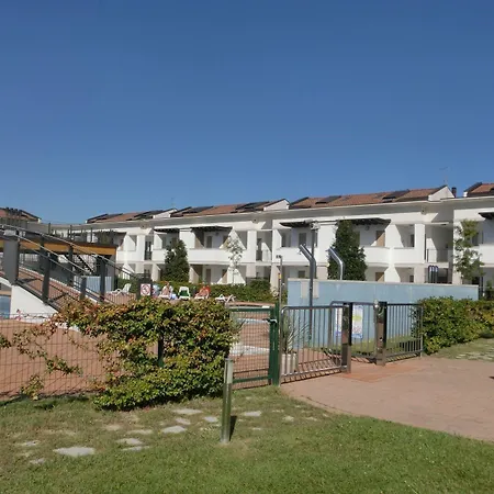 A Beautiful In A Quiet Area With Pool