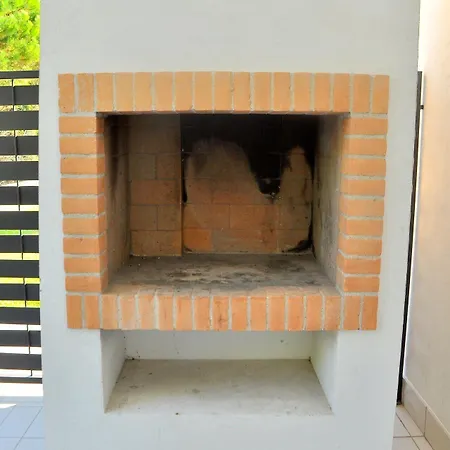 A Beautiful In A Quiet Area With Pool Διαμέρισμα *