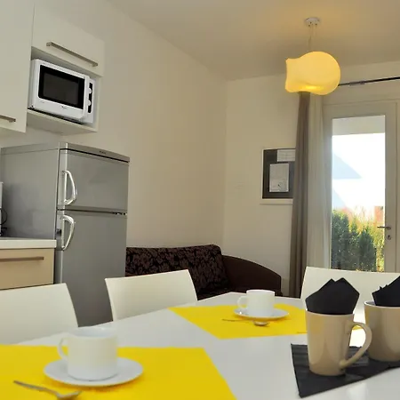 A Beautiful In A Quiet Area With Pool * Μπιμπιόνε